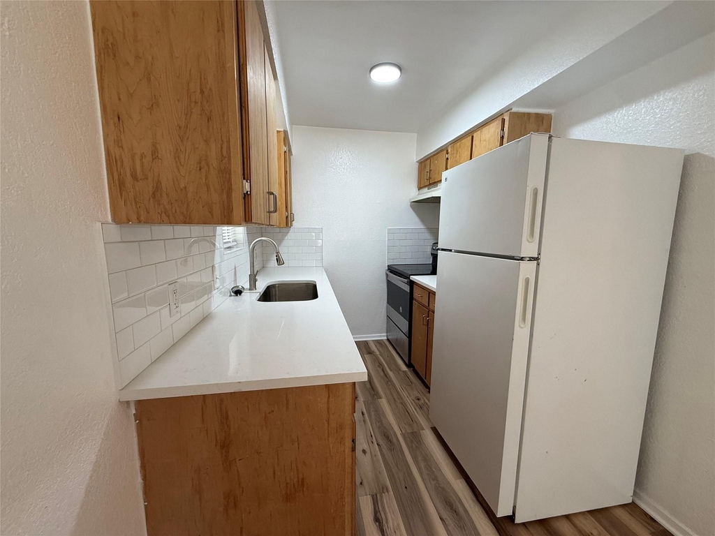 1009 Alex St - Photo 2