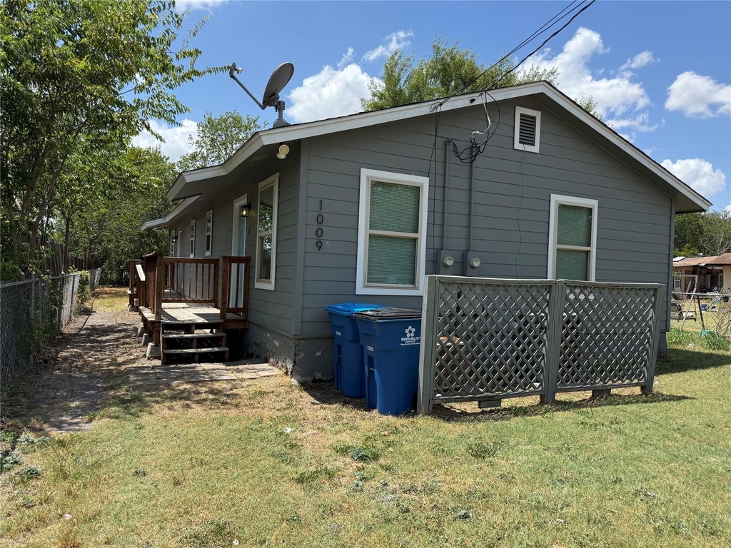 1009 Alex St - Photo 7