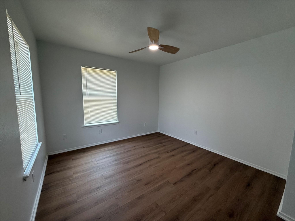 1009 Alex St - Photo 2