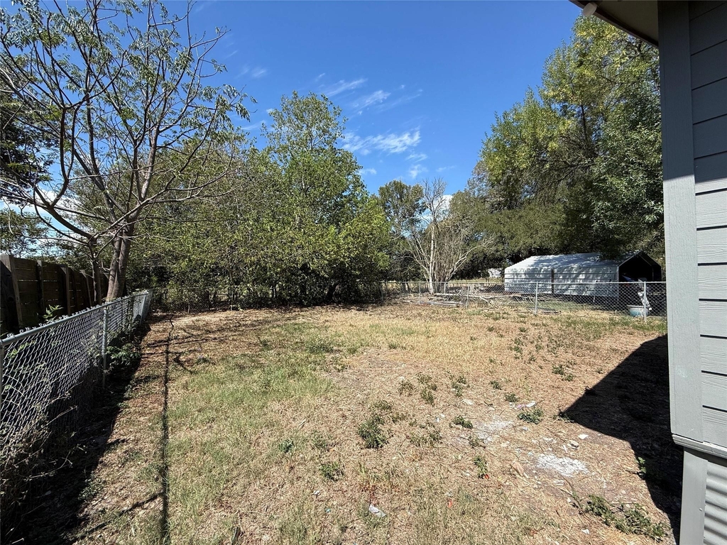 1009 Alex St - Photo 9