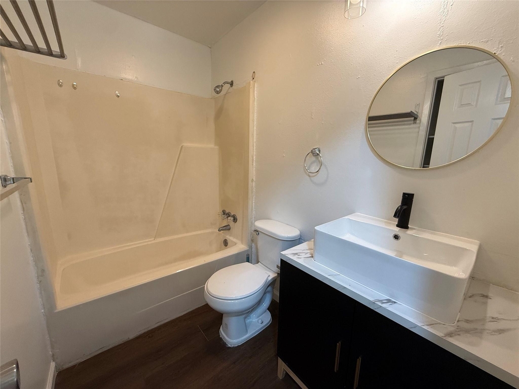 1009 Alex St - Photo 6