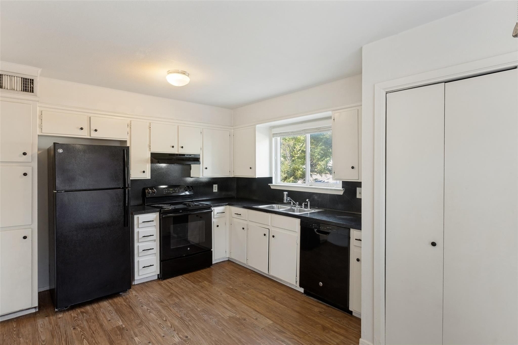 1212 Hollow Creek Dr - Photo 4