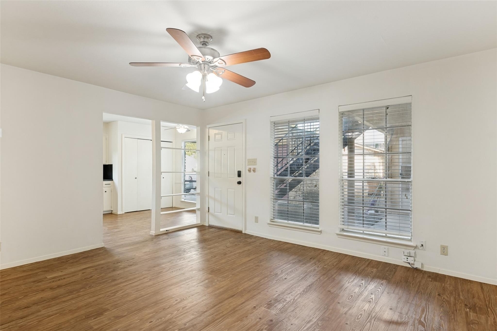 1212 Hollow Creek Dr - Photo 2