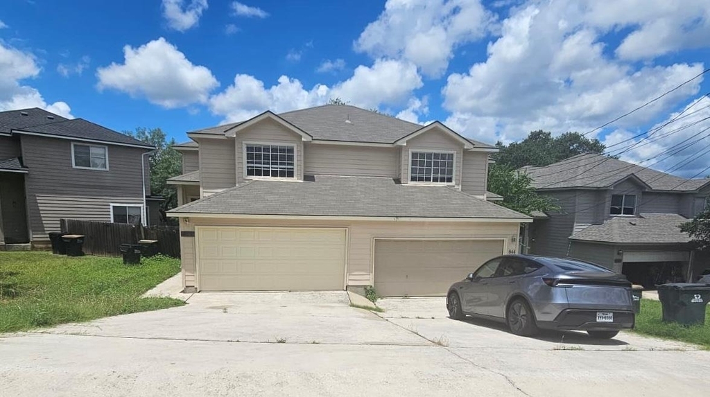 844-846 Sagewood Trl - Photo 0