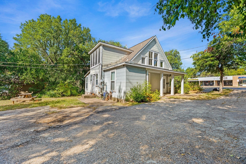 3205 Guadalupe St - Photo 0