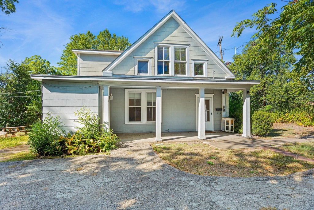 3205 Guadalupe St - Photo 2