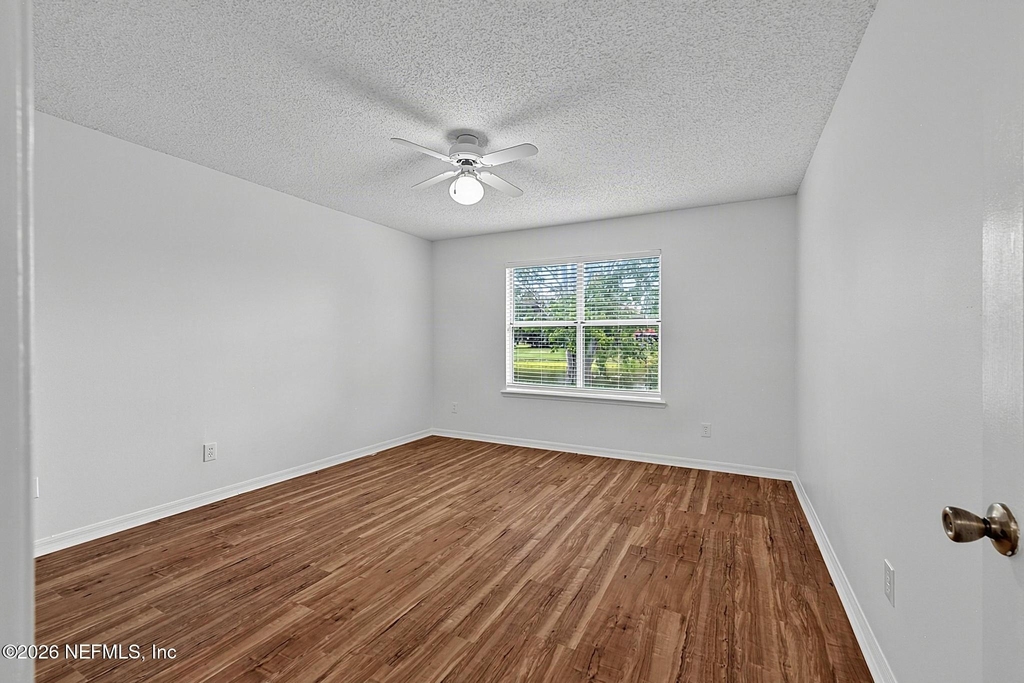 8426 Country Bend Circle W - Photo 28