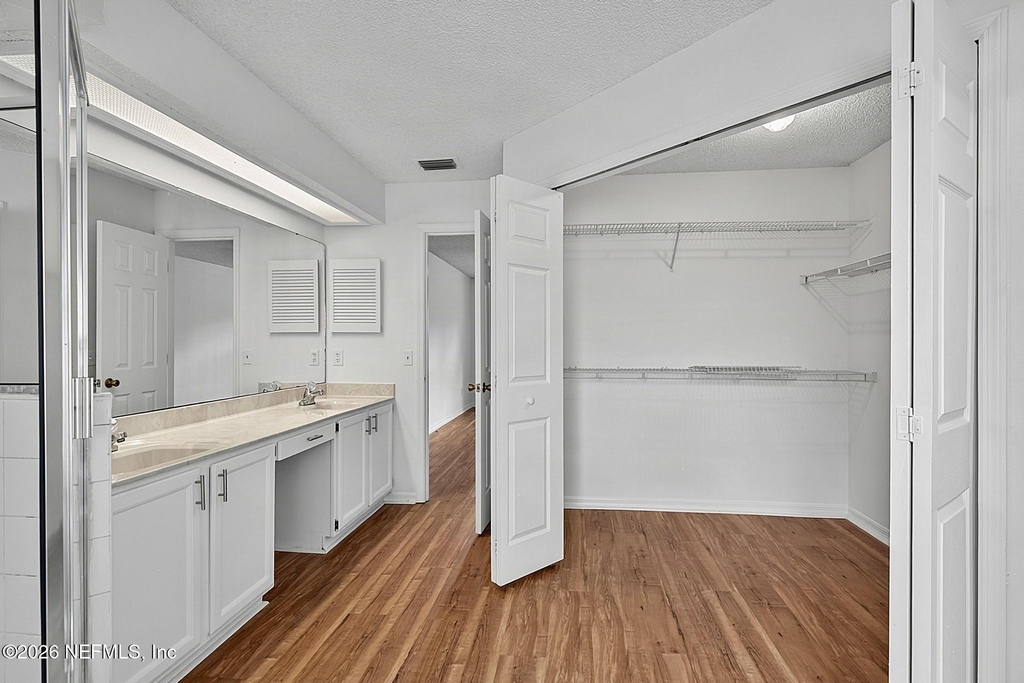 8426 Country Bend Circle W - Photo 20
