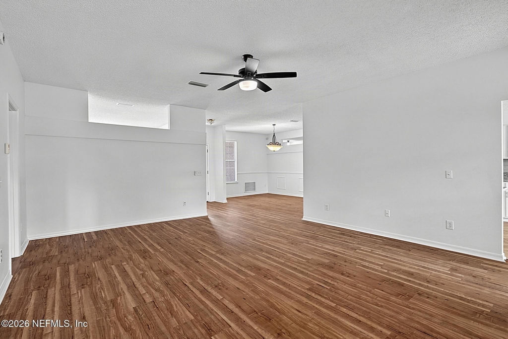 8426 Country Bend Circle W - Photo 8