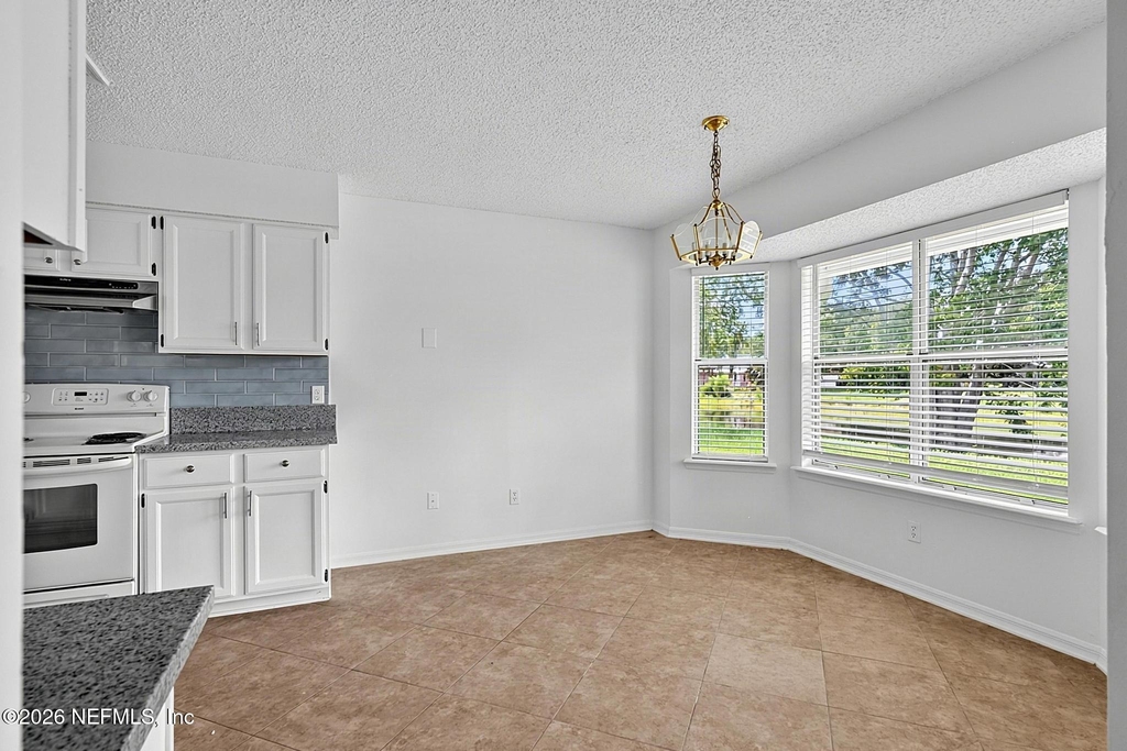 8426 Country Bend Circle W - Photo 10