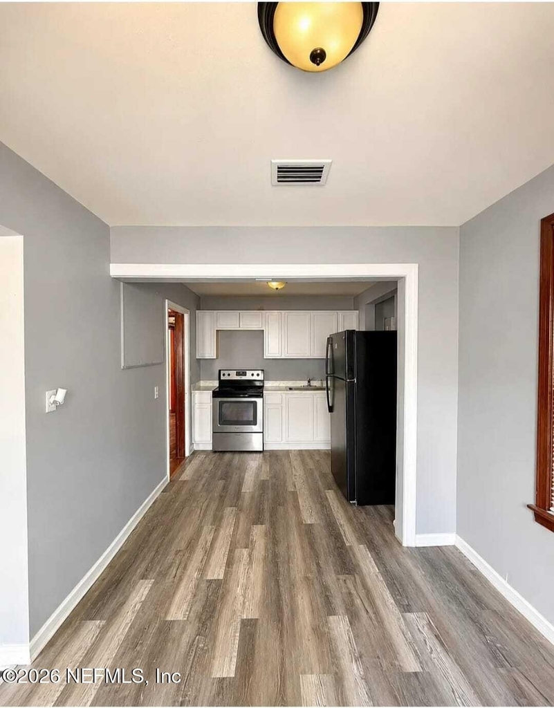2979 W 16th Street - Photo 7