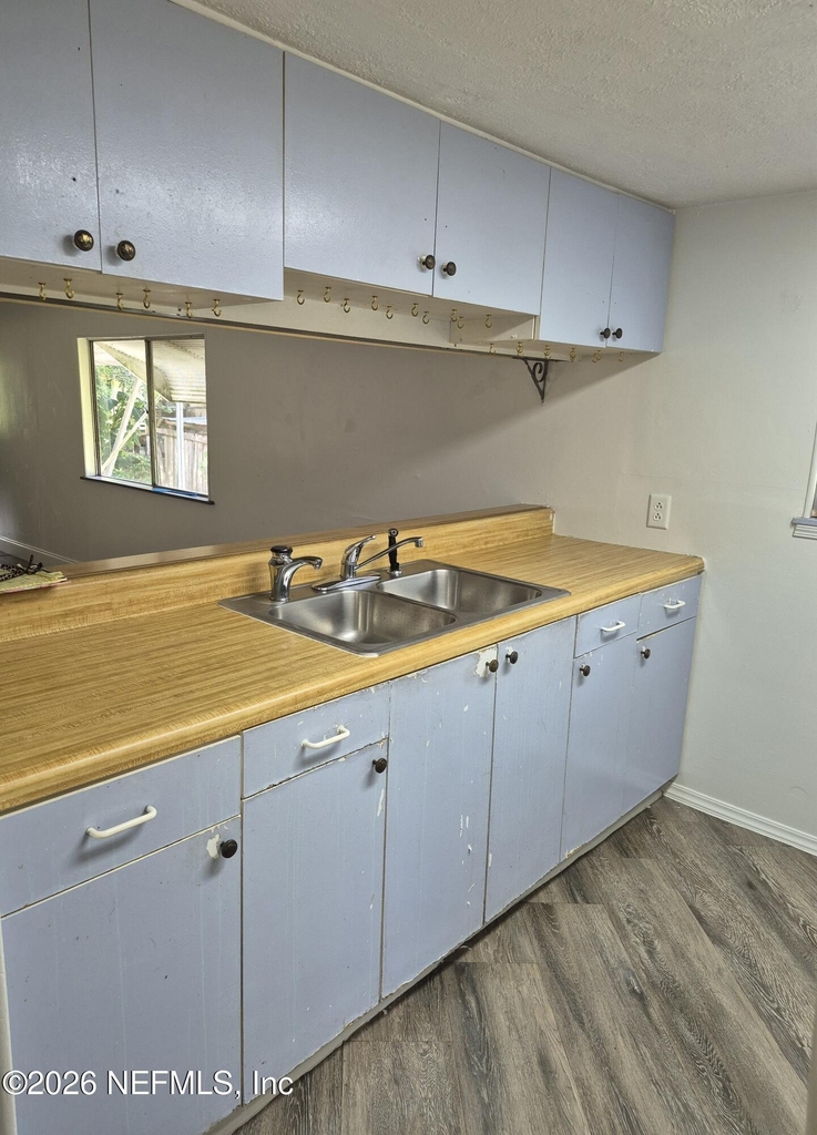 115 May Street - Photo 3