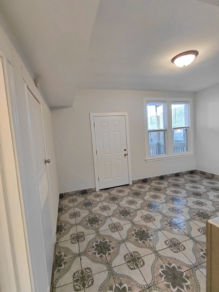 1255 N Harding Avenue - Photo 5