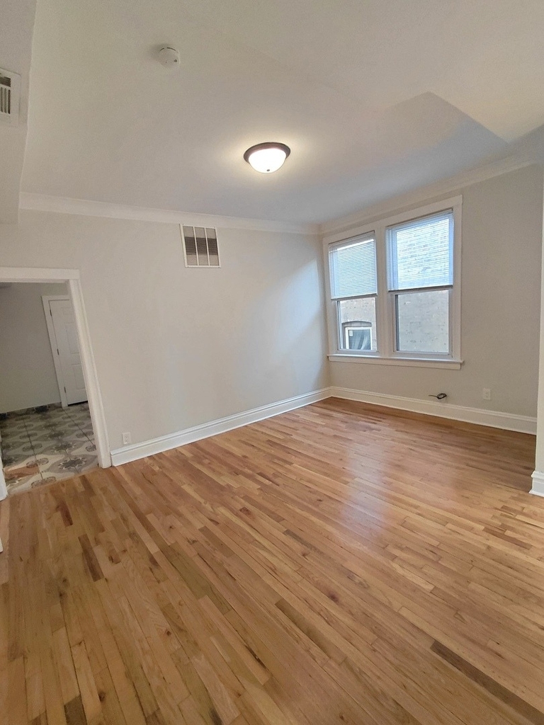 1255 N Harding Avenue - Photo 2