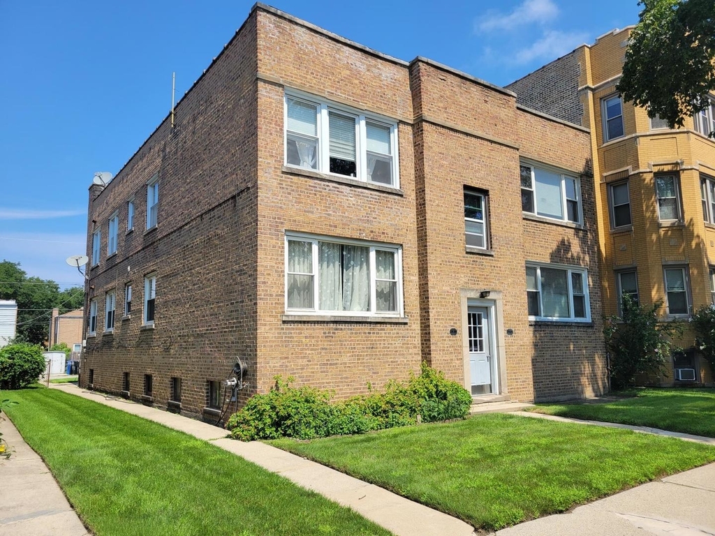 2636 W Berwyn Avenue - Photo 1