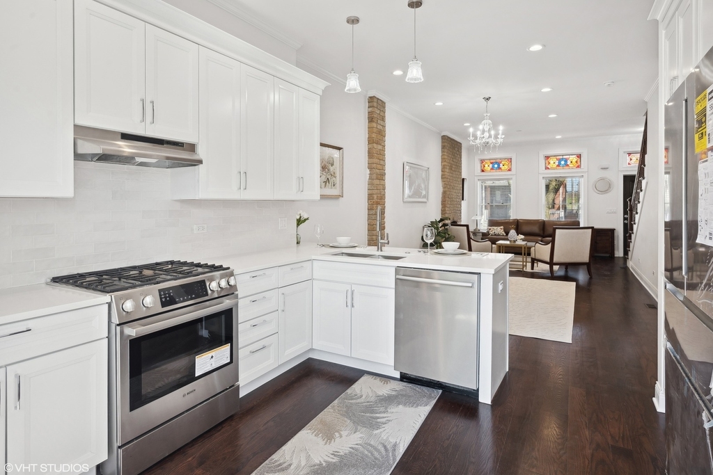2347 W Altgeld Street - Photo 2