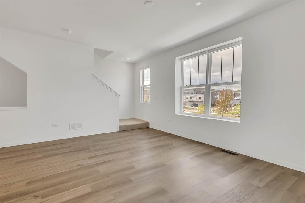 1078 Bogart Street - Photo 3