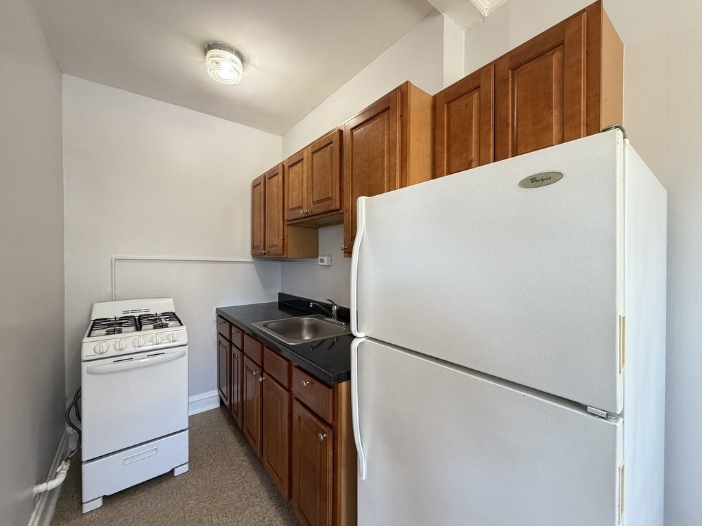 917 W Eastwood Avenue - Photo 2