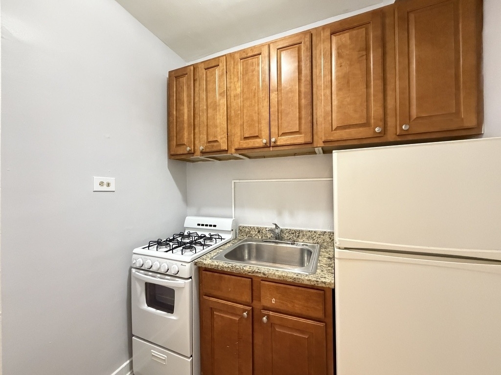 917 W Eastwood Avenue - Photo 3