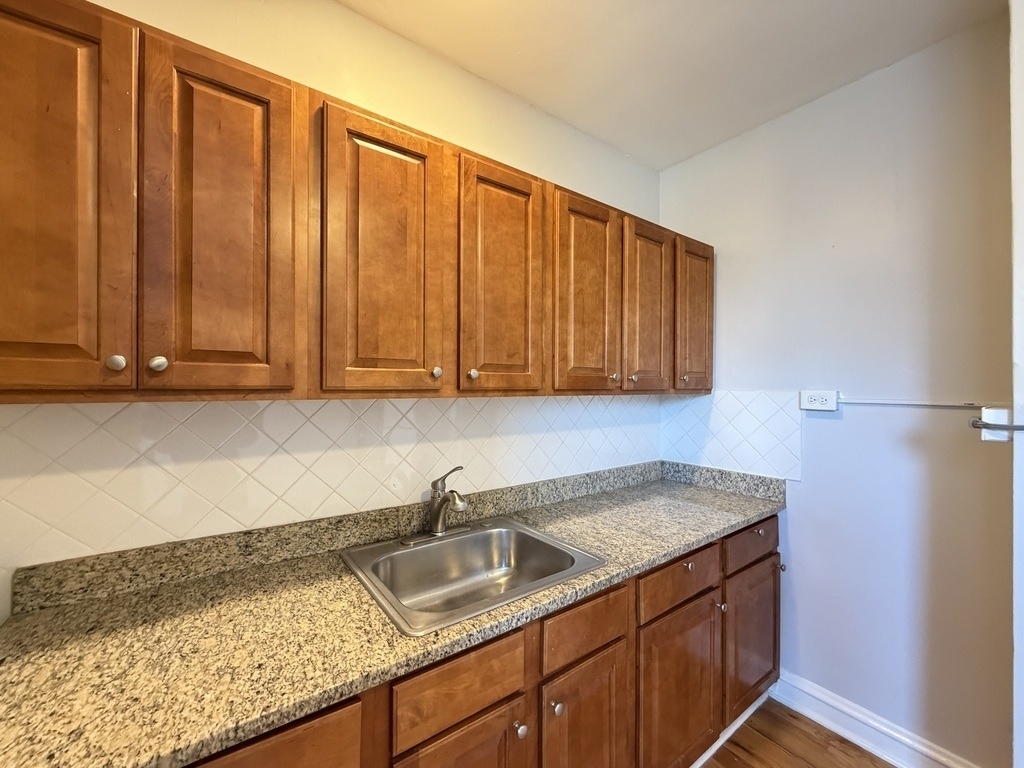 917 W Eastwood Avenue - Photo 3