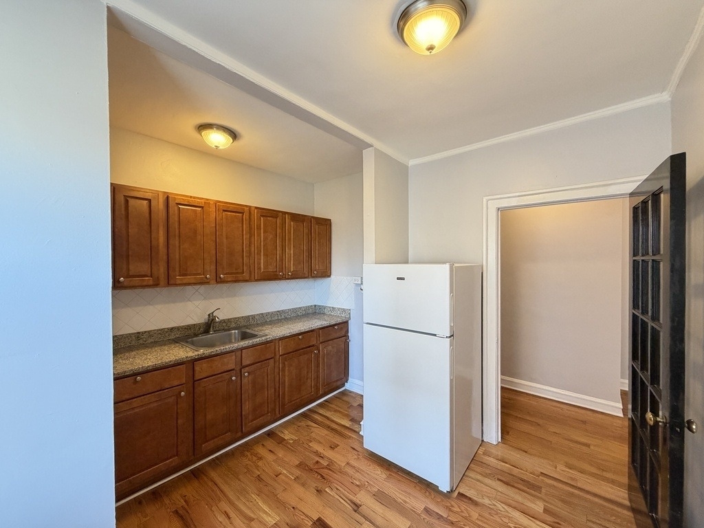 917 W Eastwood Avenue - Photo 4