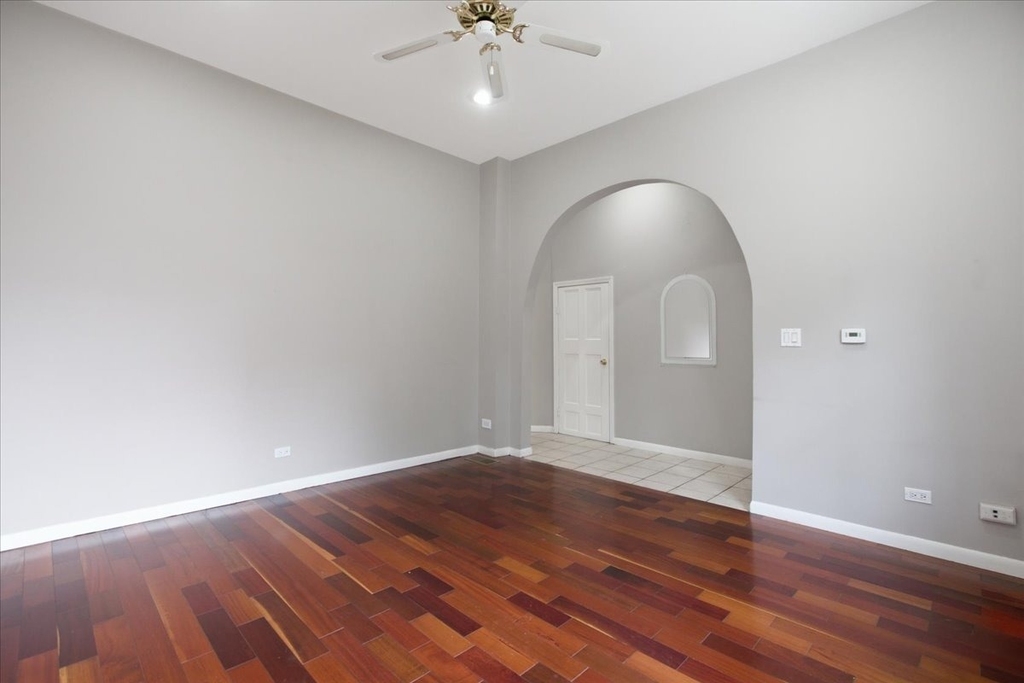 1611 N Wood Street - Photo 2