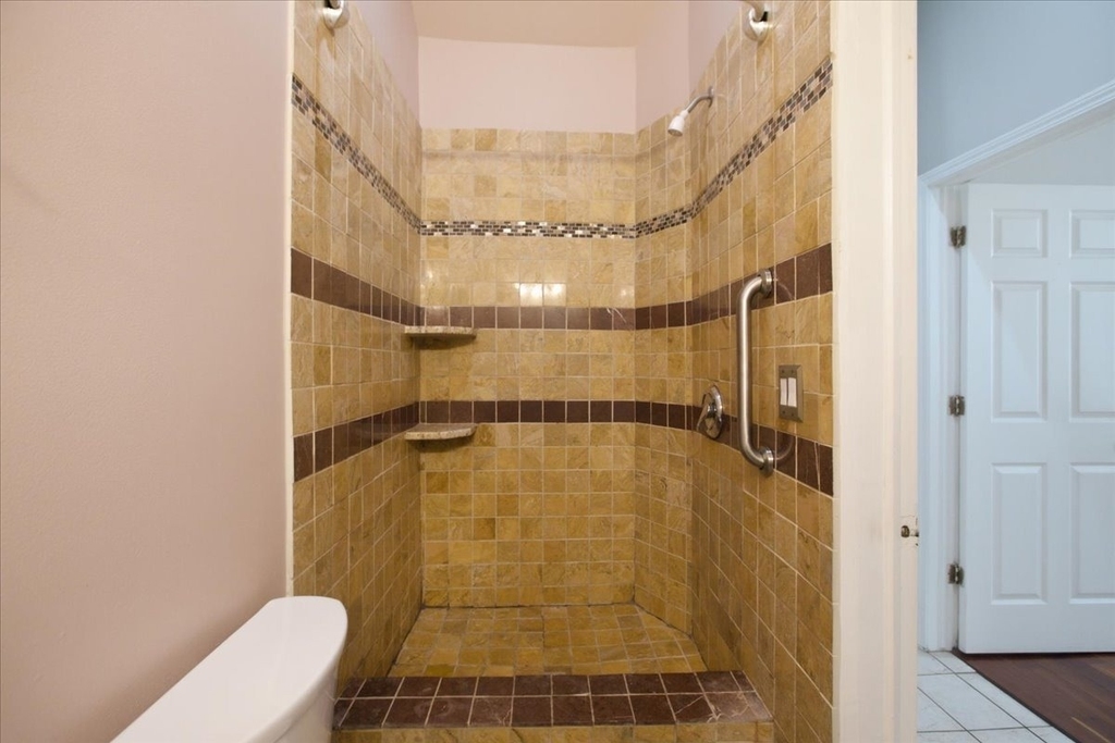 1611 N Wood Street - Photo 5