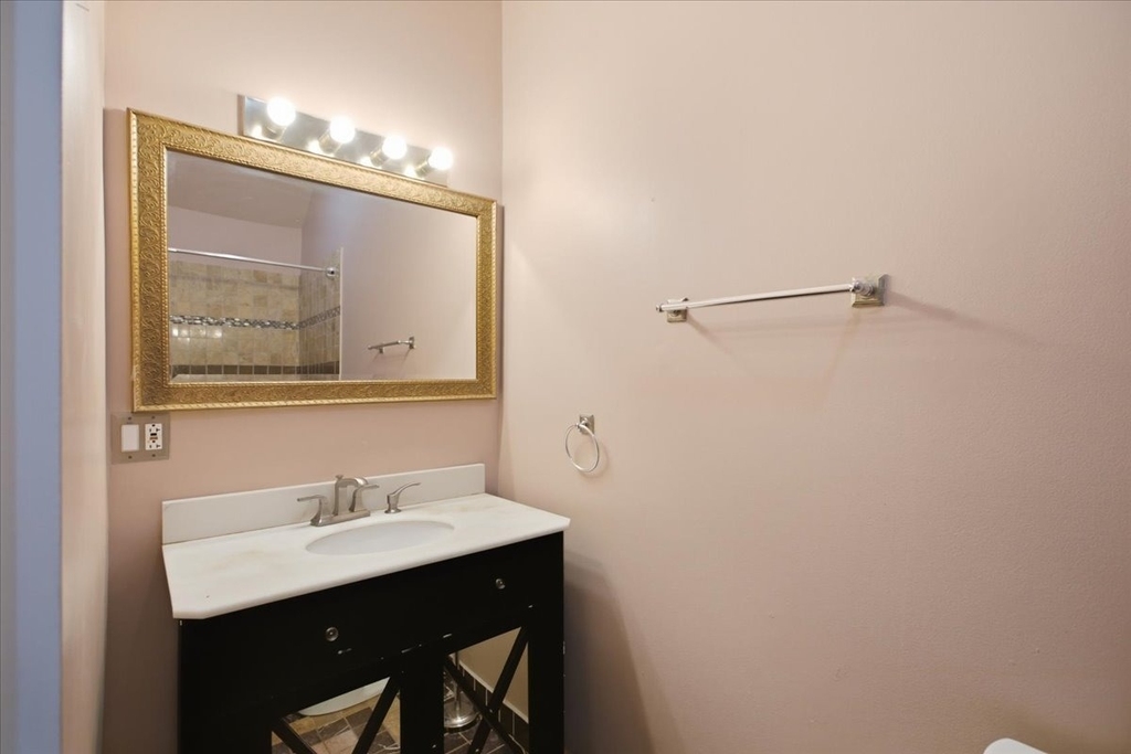 1611 N Wood Street - Photo 4