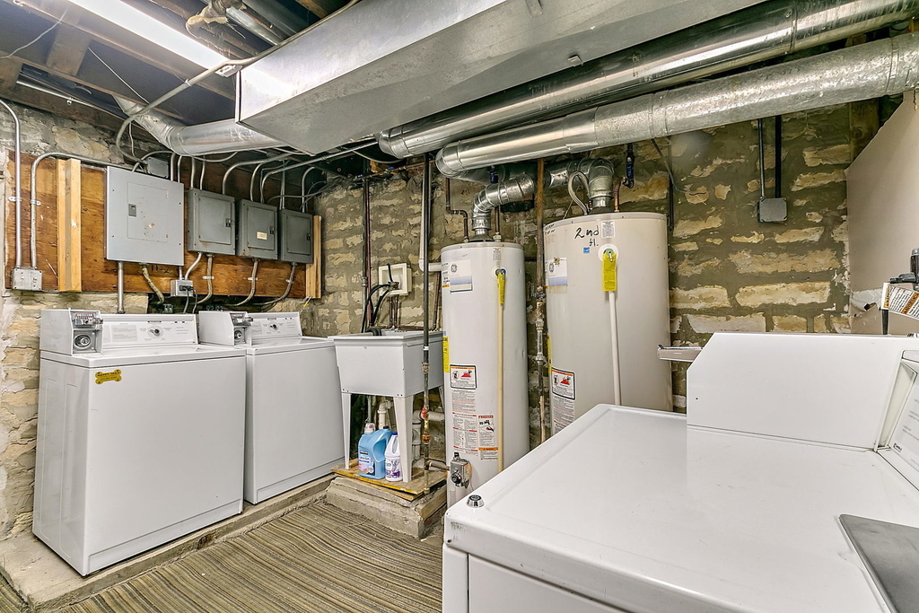 1611 N Wood Street - Photo 10
