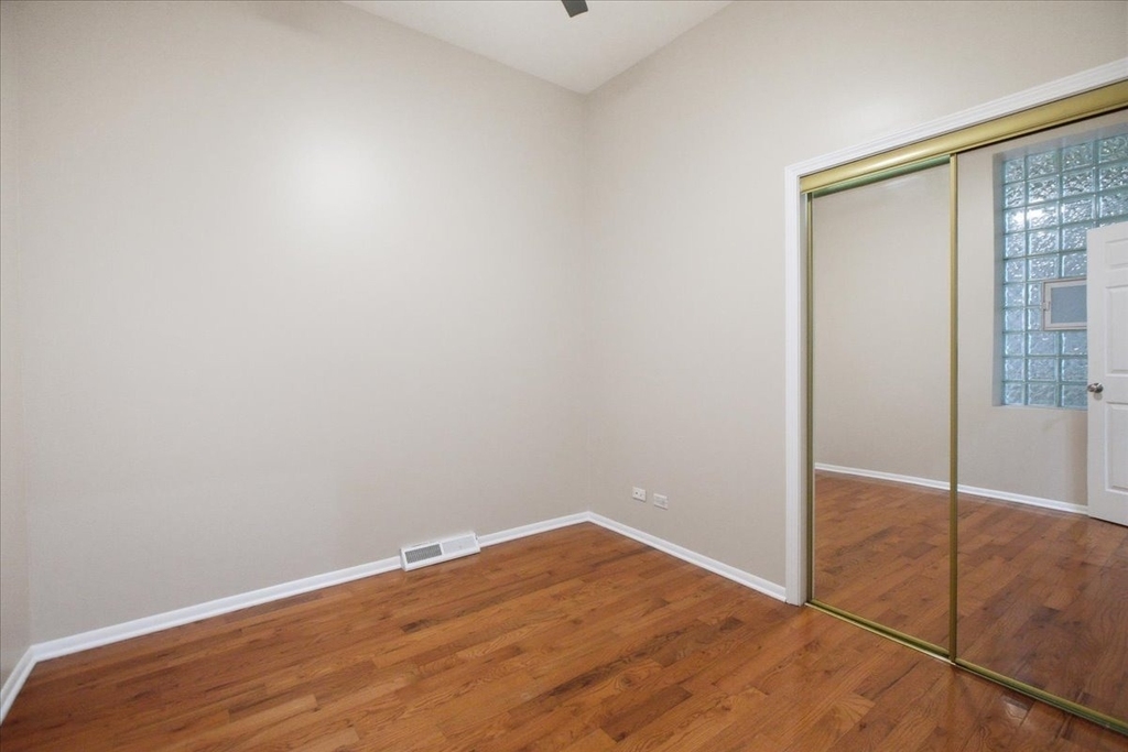 1609 N Wood Street - Photo 2