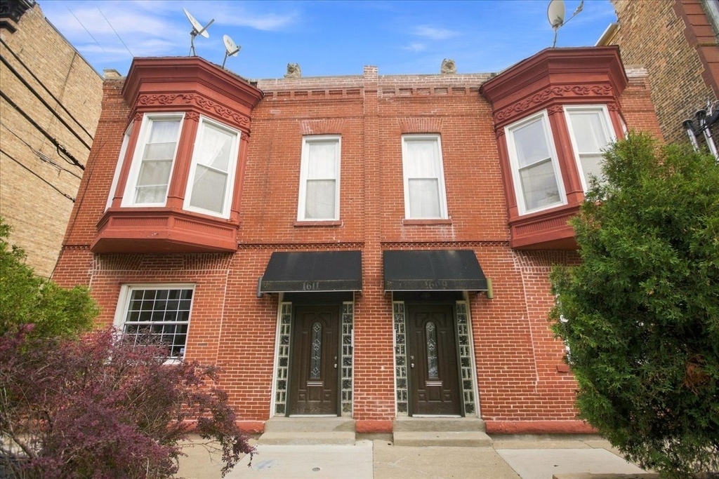 1609 N Wood Street - Photo 0