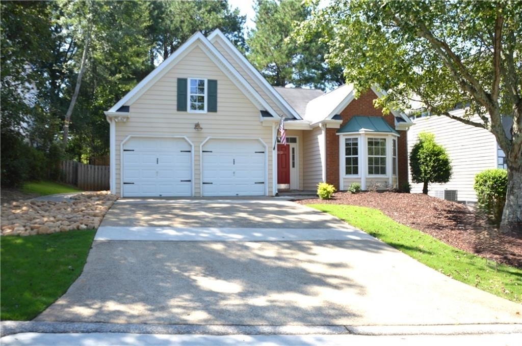 2021 Crestview Way - Photo 0