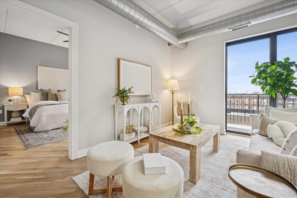 3125 W Fullerton Avenue - Photo 3