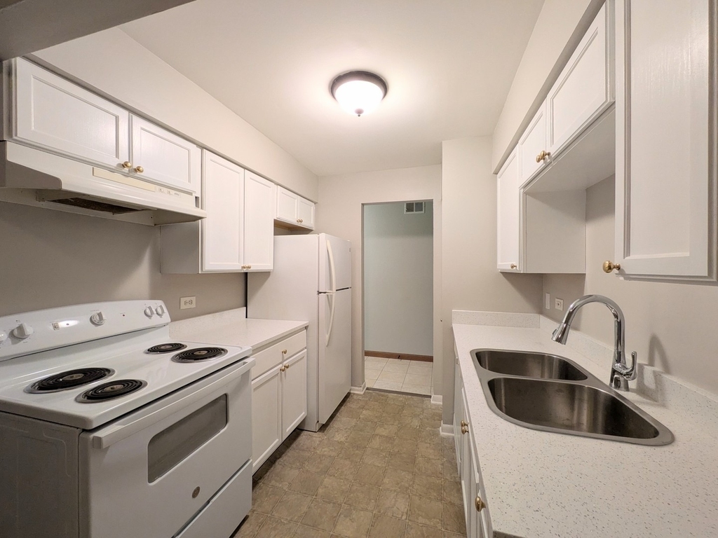 700 Perrie Drive - Photo 2