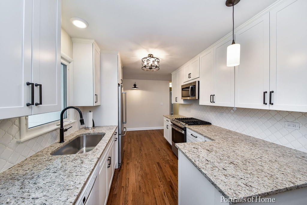 311 Longview Drive - Photo 3