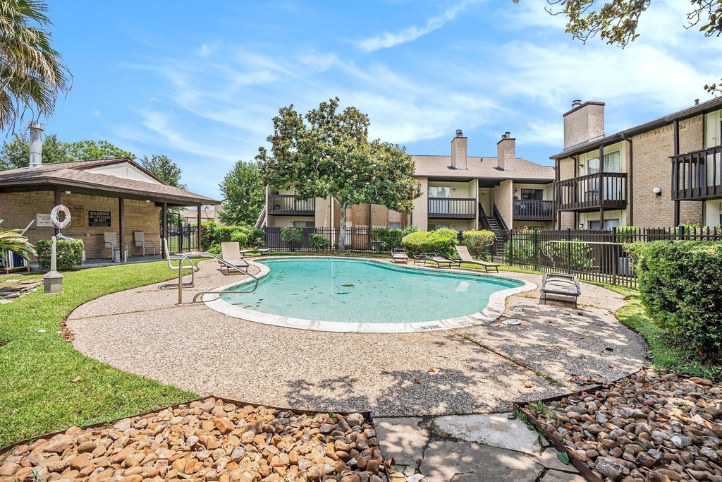 1500 Bay Area Boulevard - Photo 19