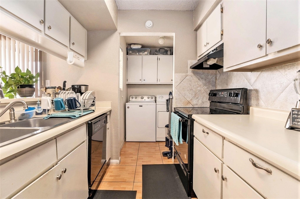 1500 Bay Area Boulevard - Photo 6