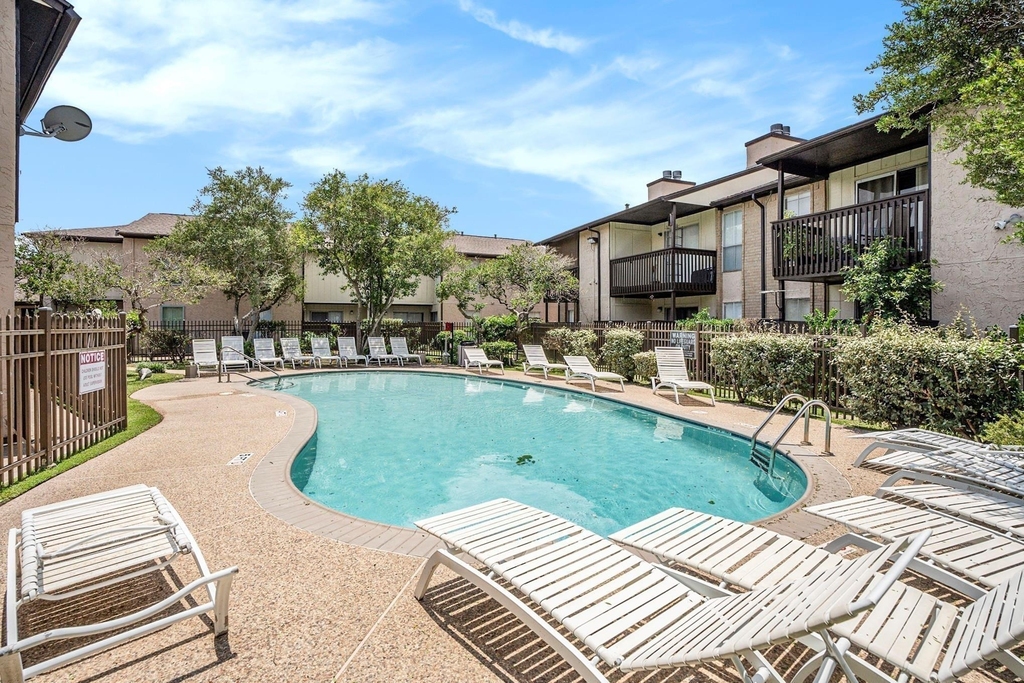 1500 Bay Area Boulevard - Photo 18
