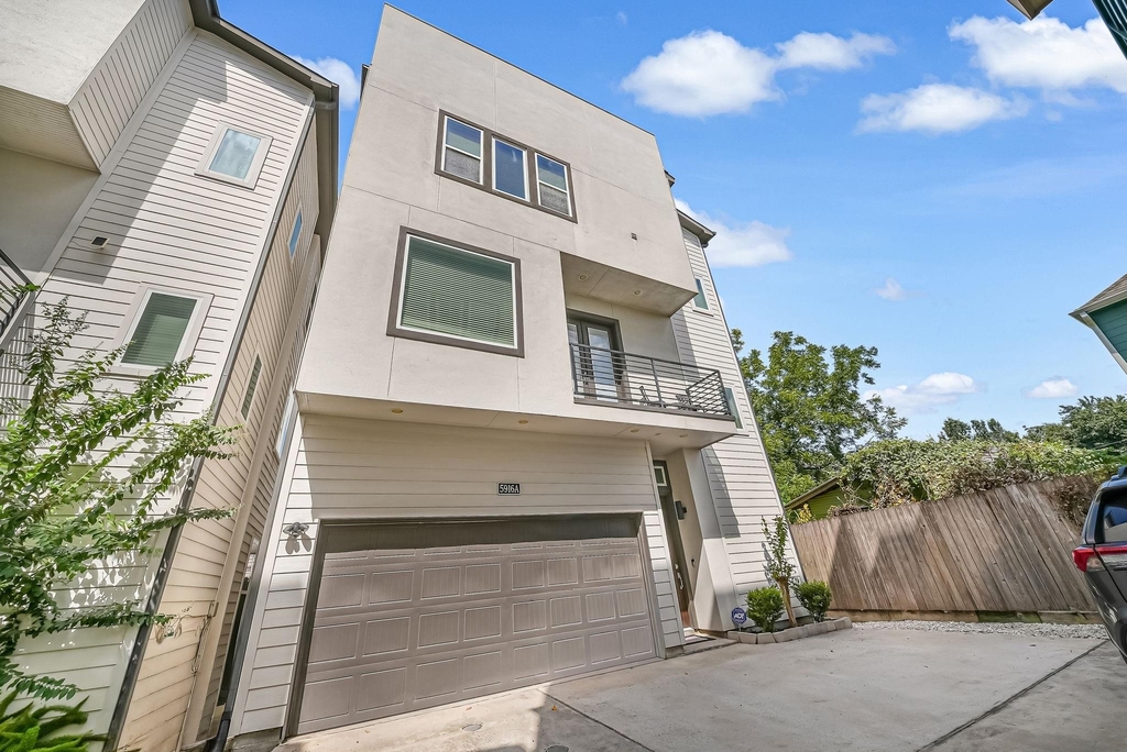 5916 Petty Street - Photo 1