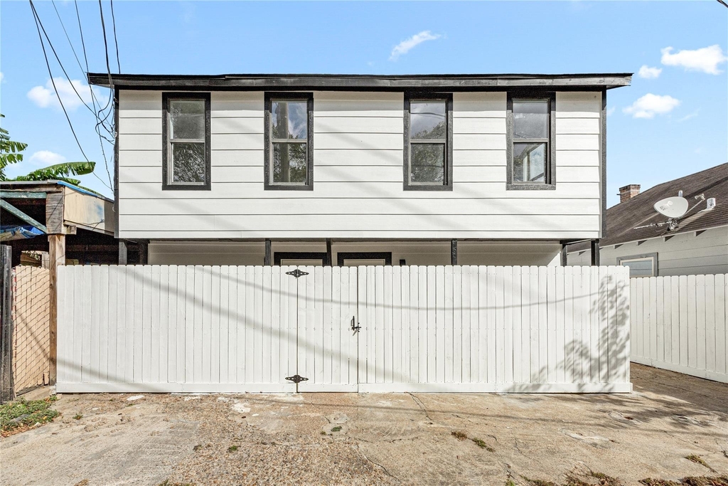 3229 Holman Street - Photo 0