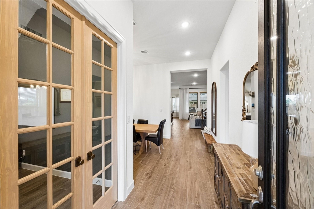 729 Maplewood - Photo 3