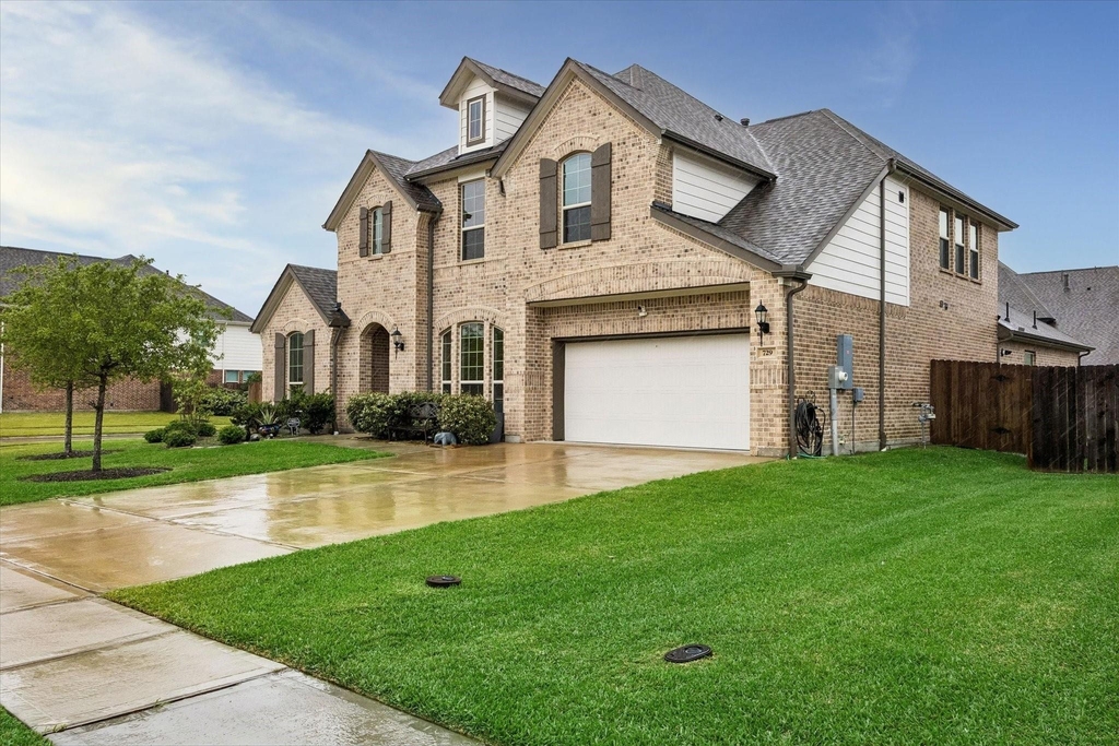 729 Maplewood - Photo 1