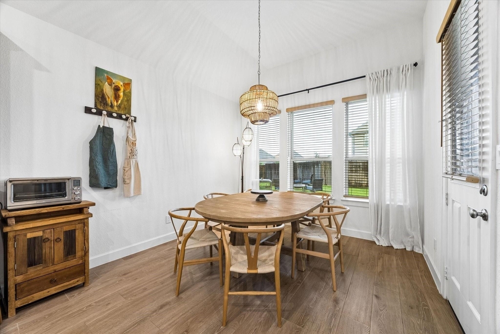 729 Maplewood - Photo 6