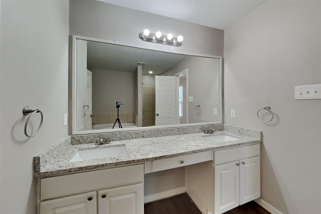 16716 Foursquare Drive - Photo 11