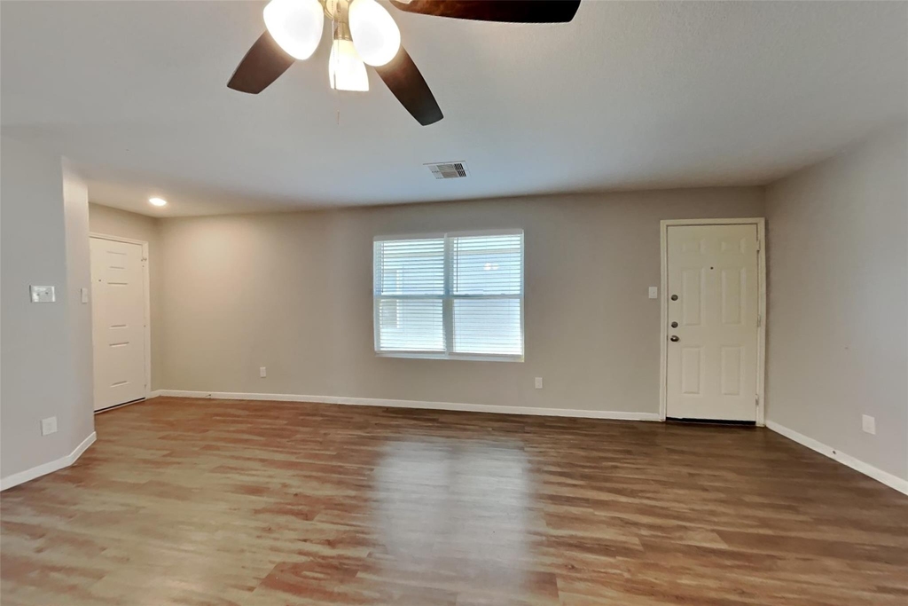 16716 Foursquare Drive - Photo 2