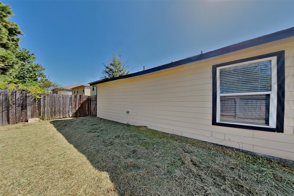 16716 Foursquare Drive - Photo 18