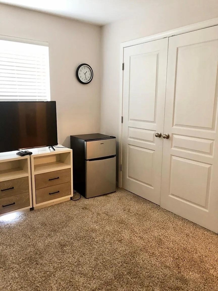 1725 Harvey Mitchell Parkway S - Photo 4