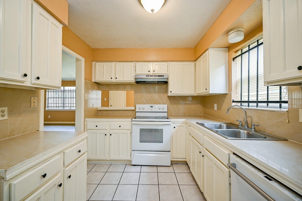 2667 Grand Canyon Drive - Photo 11
