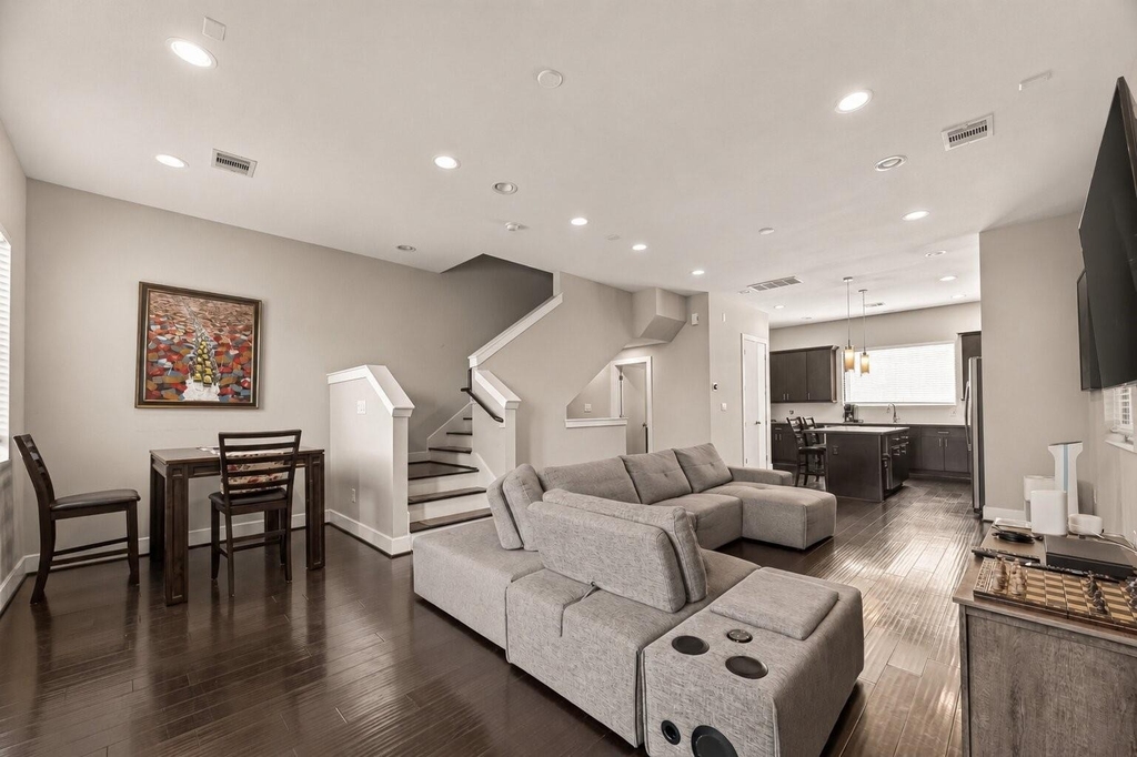 1615 Milby Street - Photo 2