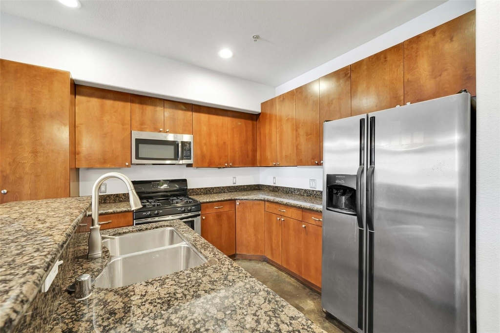 2216 Chenevert Street - Photo 12
